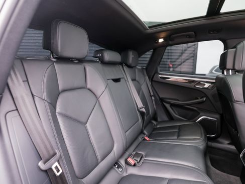 Certified 2023 Porsche Macan image 24