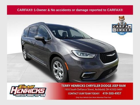 Used 2023 Chrysler Pacifica Limited FWD image 1