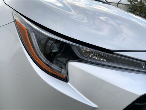 Certified 2025 Toyota Corolla LE image 27