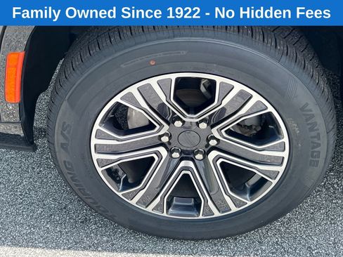 Certified 2024 Jeep Wagoneer L Series II w/ Flexible Seating Group AWD/4WD image 13