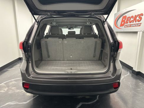 Used 2019 Toyota Highlander LE image 28
