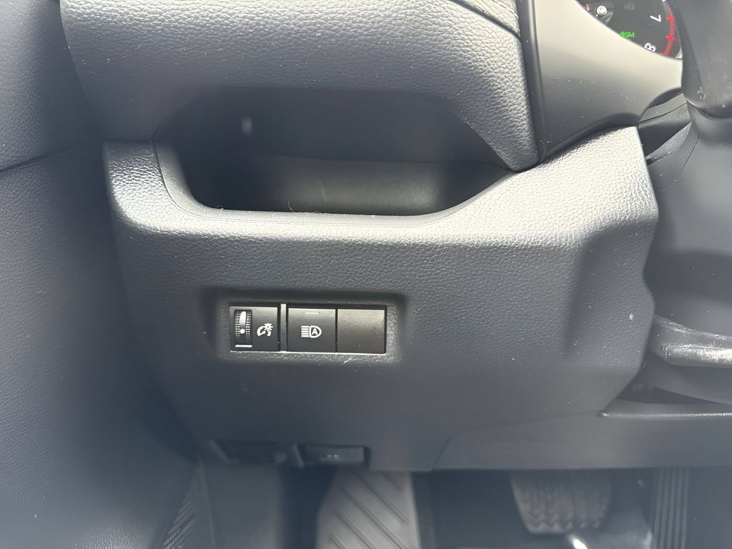 Used 2022 Toyota RAV4 XLE FWD image 20