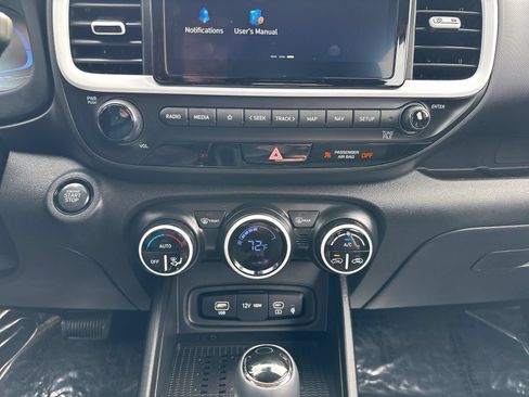 Used 2023 Hyundai Venue Limited FWD image 46