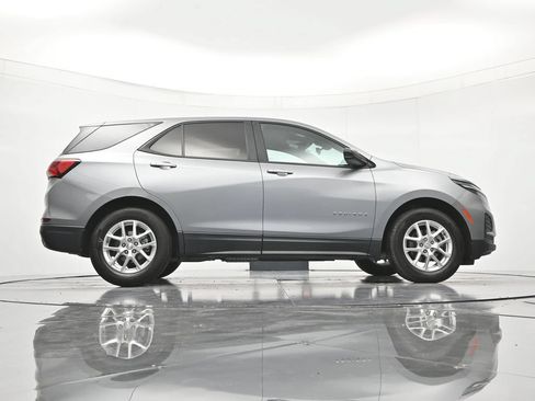 Used 2023 Chevrolet Equinox LS w/ LS Convenience Package FWD image 39