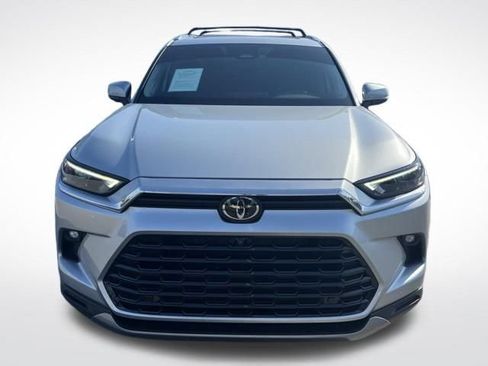 Used 2024 Toyota Grand Highlander AWD image 2
