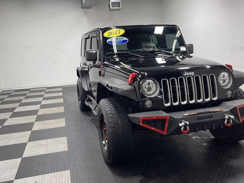 Used 2017 Jeep Wrangler Unlimited Sahara w/ Connectivity Group AWD/4WD image 23