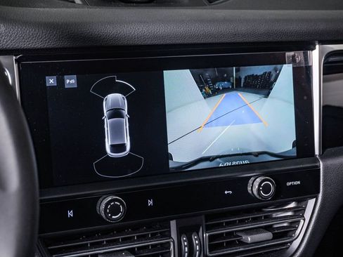 Certified 2026 Porsche Macan AWD/4WD image 23