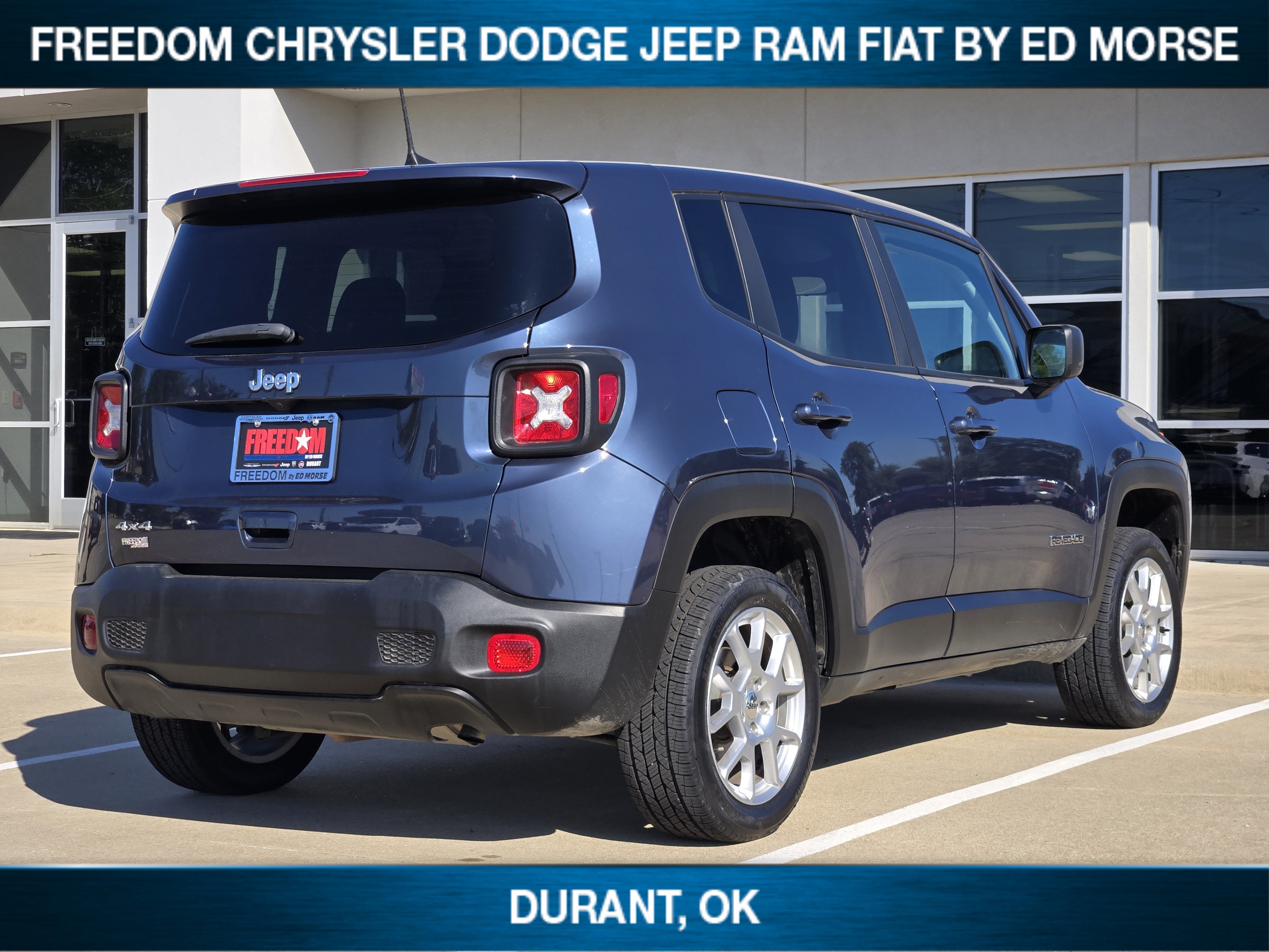 Used 2023 Jeep Renegade Latitude AWD/4WD image 3