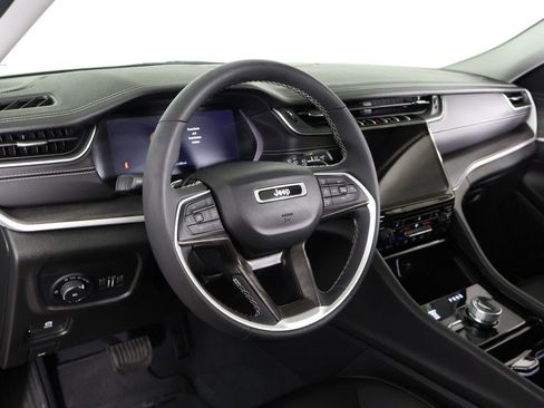 Used 2023 Jeep Grand Cherokee L Limited AWD/4WD image 31