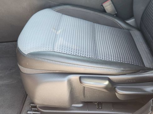 Used 2025 Chevrolet Trax LT FWD image 26