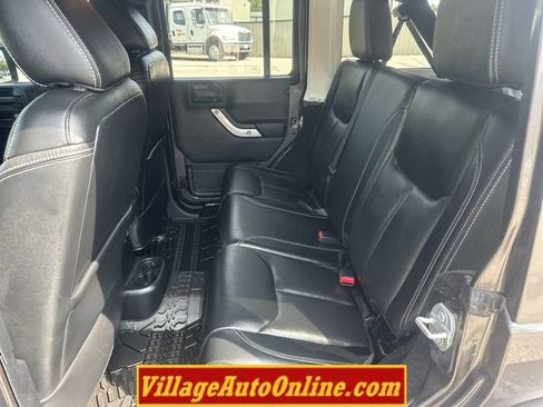 Used 2016 Jeep Wrangler Unlimited Rubicon AWD/4WD image 27