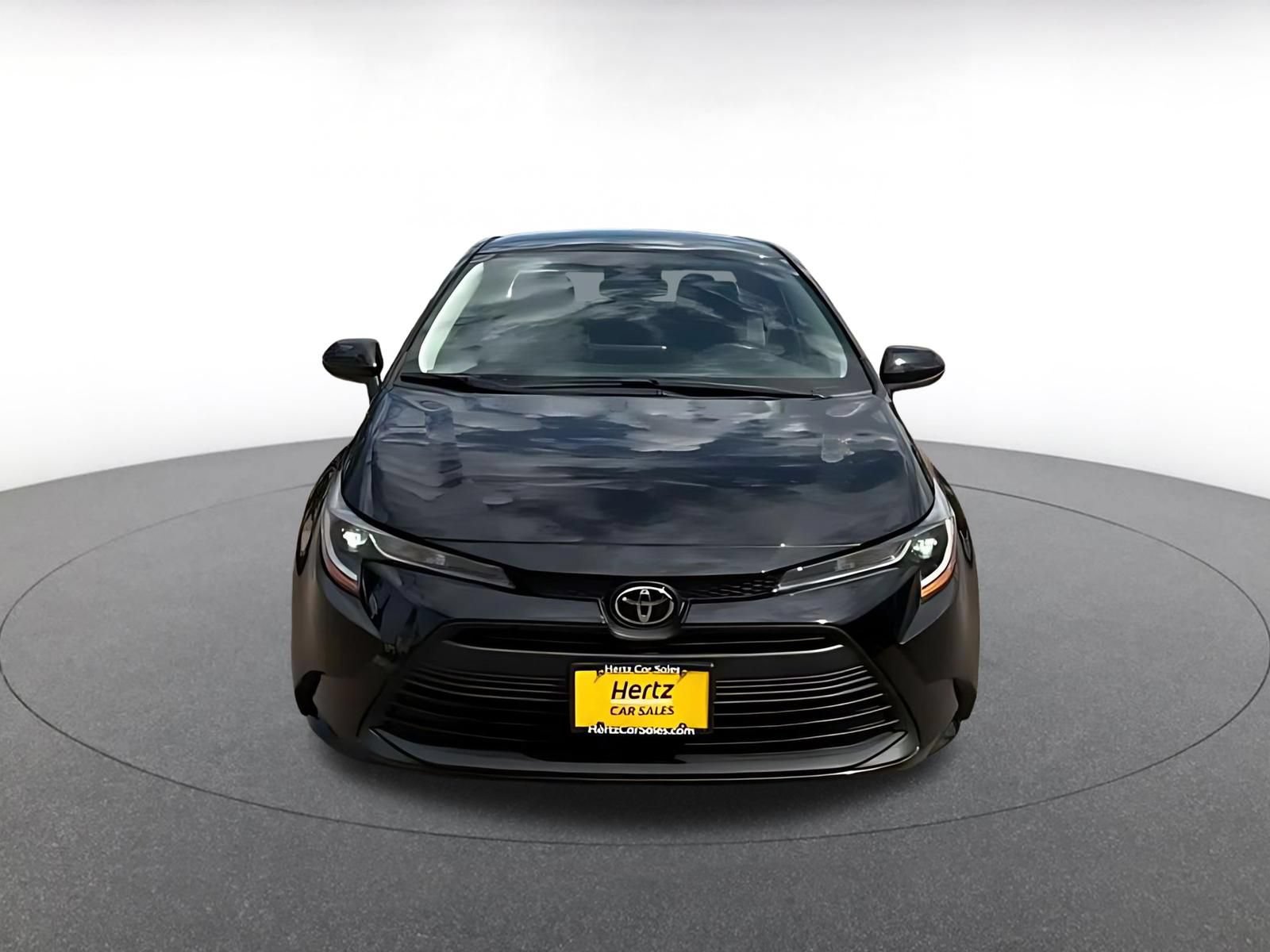 Used 2025 Toyota Corolla LE FWD image 4