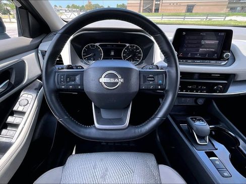 Used 2025 Nissan Rogue SV AWD/4WD image 5