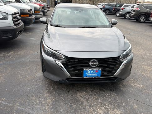 Used 2024 Nissan Sentra SV FWD image 2