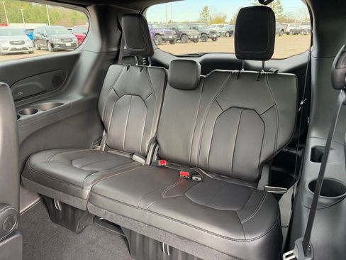 New 2026 Chrysler Pacifica Select AWD/4WD image 13