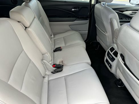Used 2021 Honda Pilot Touring image 15