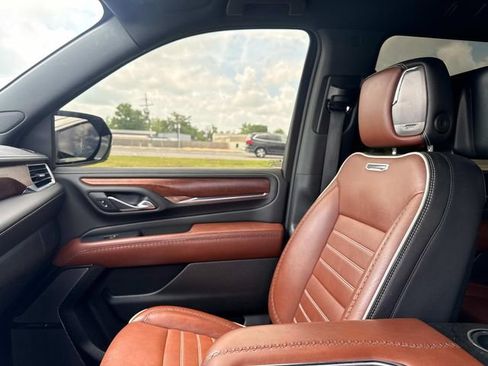 Used 2023 GMC Yukon XL Denali Ultimate AWD/4WD image 18
