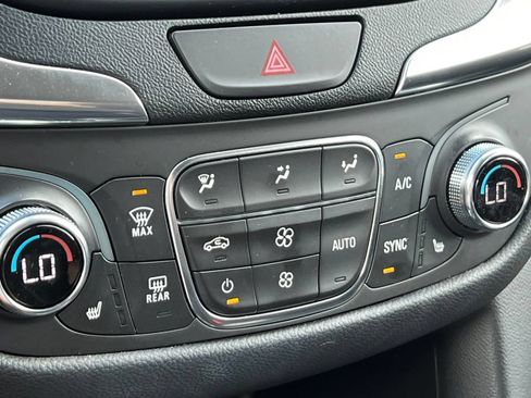 Used 2021 Chevrolet Equinox LT AWD/4WD image 24