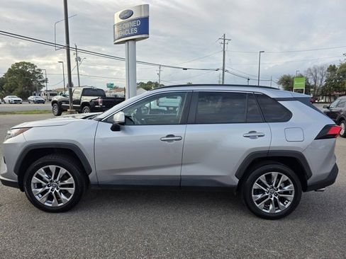Used 2023 Toyota RAV4 XLE Premium image 5