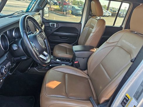 Used 2022 Jeep Wrangler Unlimited Rubicon 4xe AWD/4WD image 15