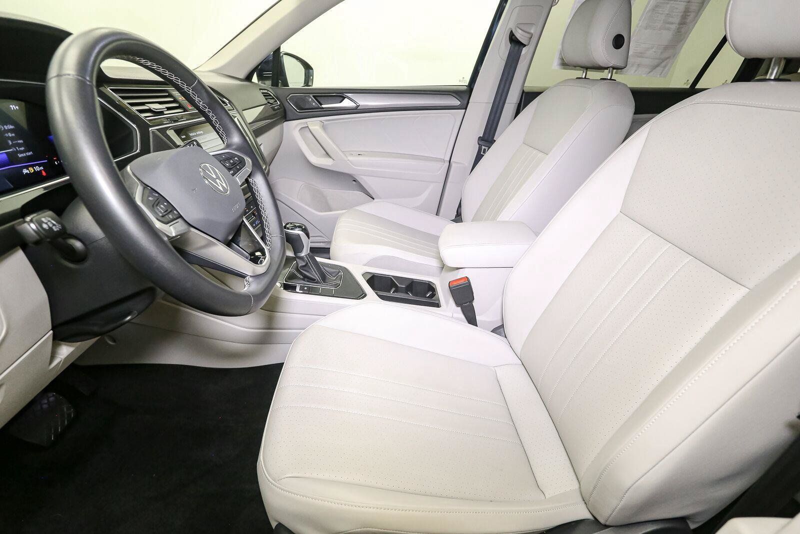 Certified 2023 Volkswagen Tiguan SE w/ Panoramic Sunroof Package FWD image 48