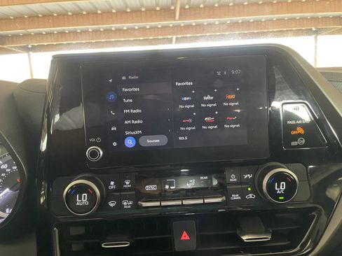 Used 2023 Toyota Highlander LE image 12