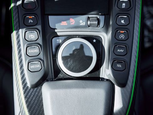 Used 2023 Aston Martin V12 Vantage RWD image 53