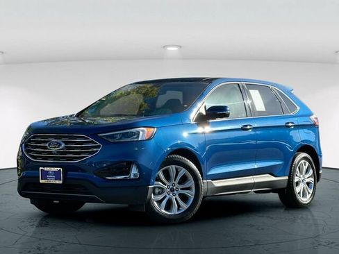 Used 2020 Ford Edge Titanium w/ Equipment Group 301A AWD/4WD image 2