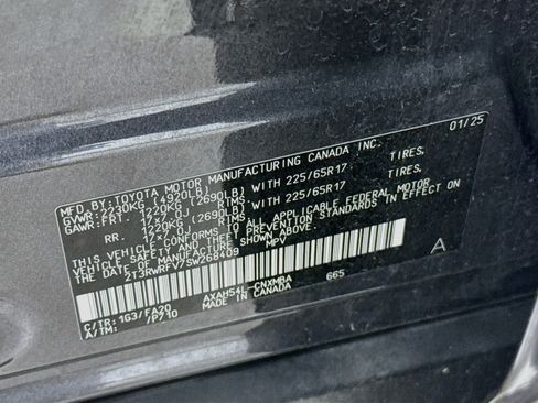 Used 2025 Toyota RAV4 XLE AWD/4WD image 28