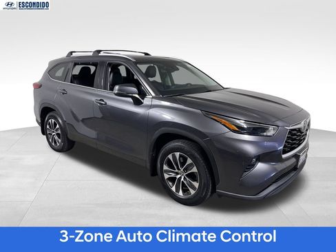 Used 2022 Toyota Highlander XLE FWD image 7