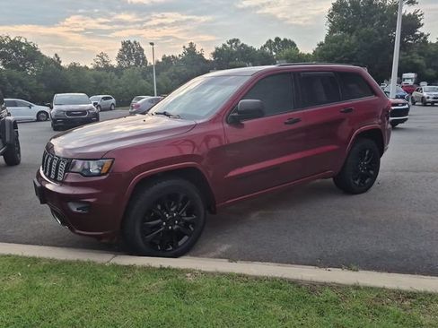 Used 2018 Jeep Grand Cherokee Altitude AWD/4WD image 7