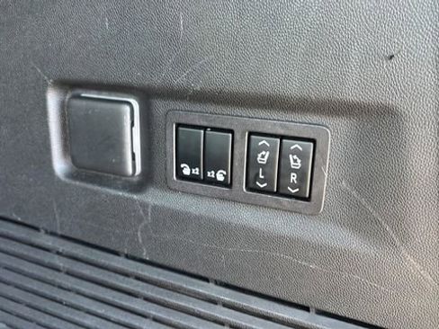 Used 2023 Chevrolet Suburban Premier AWD/4WD image 35