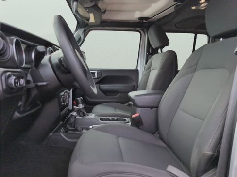 Used 2023 Jeep Gladiator Willys image 13