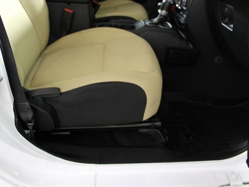 Used 2019 Jeep Wrangler Unlimited Sport S image 10