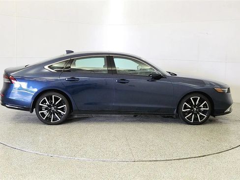 Used 2025 Honda Accord Touring image 8
