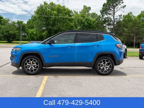Used 2025 Jeep Compass Limited AWD/4WD image 3
