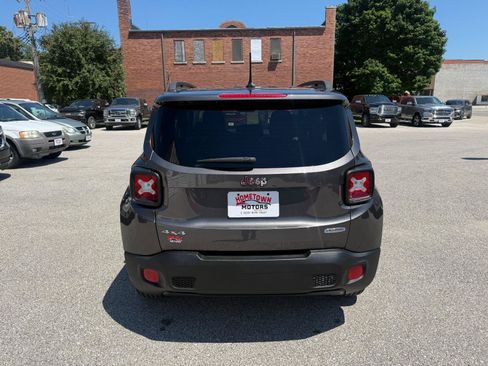 Used 2017 Jeep Renegade Latitude w/ Cold Weather Group AWD/4WD image 6