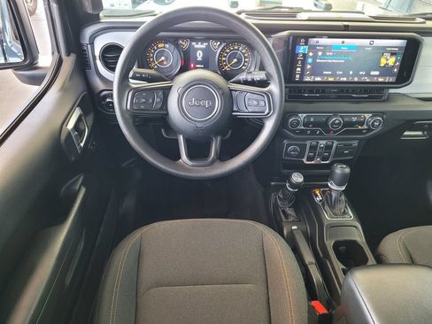 Used 2025 Jeep Wrangler Unlimited Sport AWD/4WD image 9