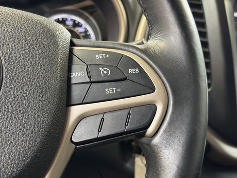 Used 2016 Jeep Cherokee Latitude w/ Safety/Convenience Group image 32