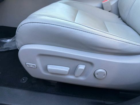 Used 2017 Toyota Highlander Limited Platinum image 28