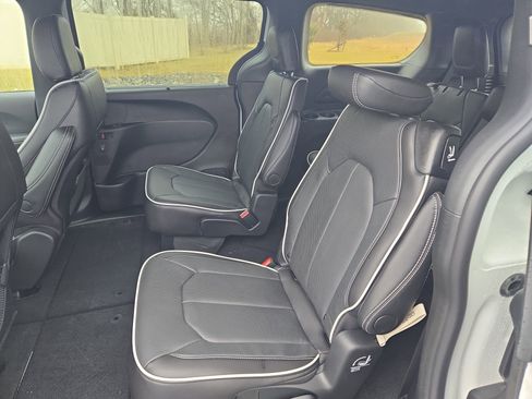 New 2026 Chrysler Pacifica Limited AWD/4WD image 15