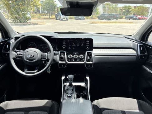 Used 2021 Kia Sorento LX FWD image 16