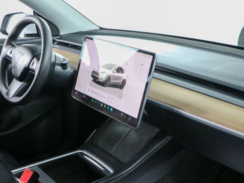 Used 2022 Tesla Model Y Long Range AWD/4WD image 24