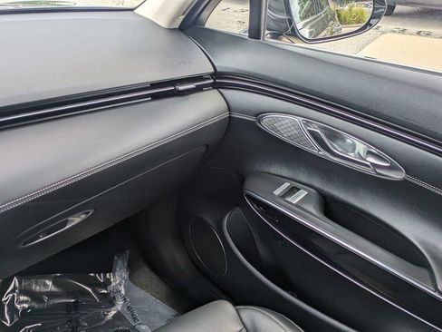 Used 2025 Genesis GV70 2.5T AWD/4WD image 17