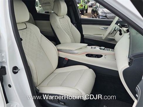 Used 2025 Genesis Electrified GV70 w/ Prestige Package image 17