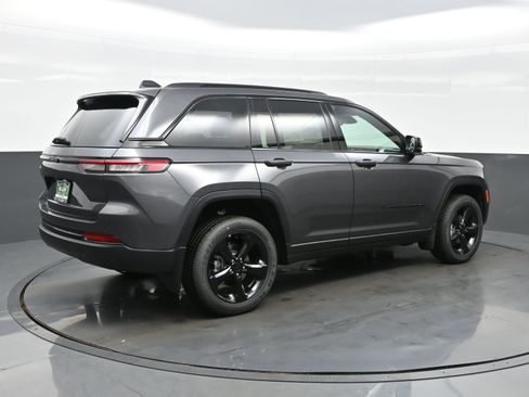New 2025 Jeep Grand Cherokee Altitude AWD/4WD image 6