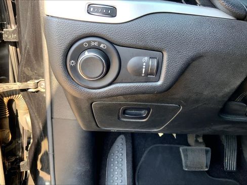 Used 2014 Jeep Cherokee Sport w/ Trailer Tow Group AWD/4WD image 33