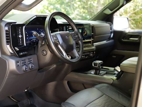 Used 2023 Chevrolet Silverado 1500 ZR2 w/ Technology Package AWD/4WD image 9