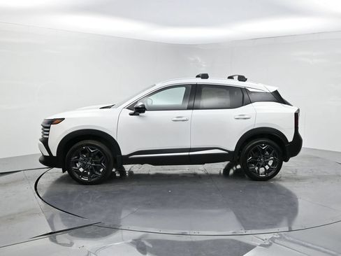 New 2026 Nissan Kicks SR w/ Illumination Package FWD image 3