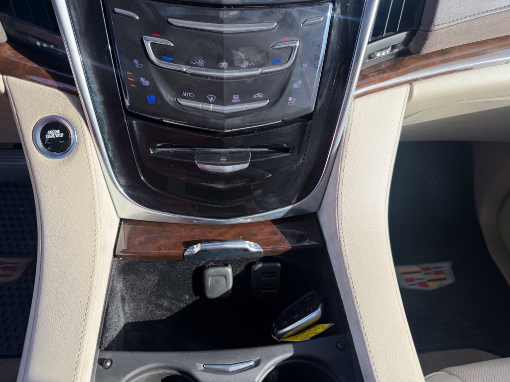 Used 2017 Cadillac Escalade ESV Luxury AWD/4WD image 42
